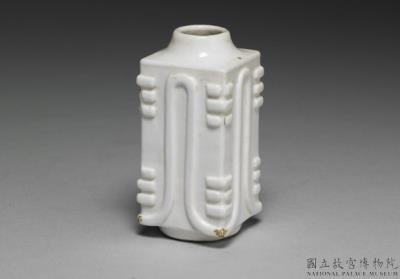 图片[2]-Shicaoping vase with Eight Trigrams decoration in white glaze, Qing dynasty (1644-1911)-China Archive